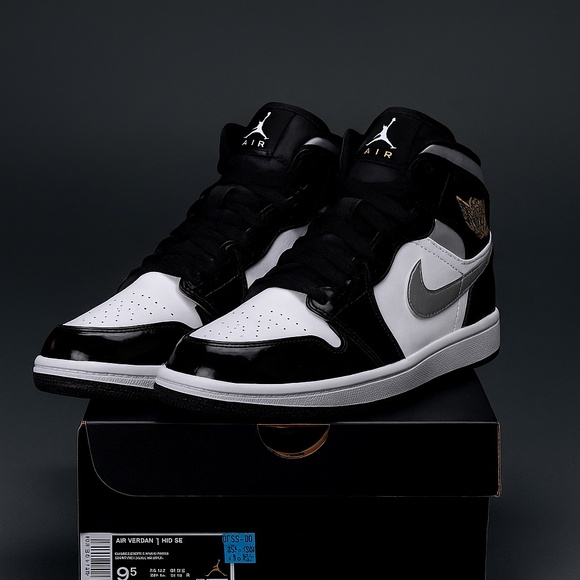 Air Jordan 1 Mid SE – Black/White/Metallic Silver - Picture 1 of 9